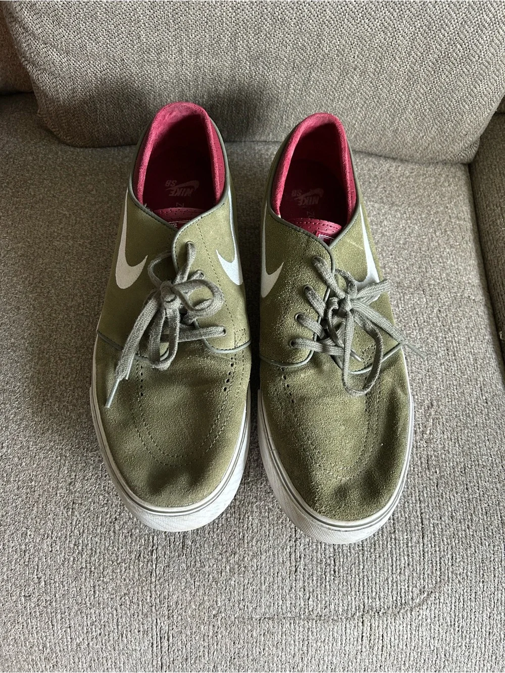 Nike Men’s SB Stefan Janoski Medium Olive/White Team Red Shoe 333824-216 Size 13